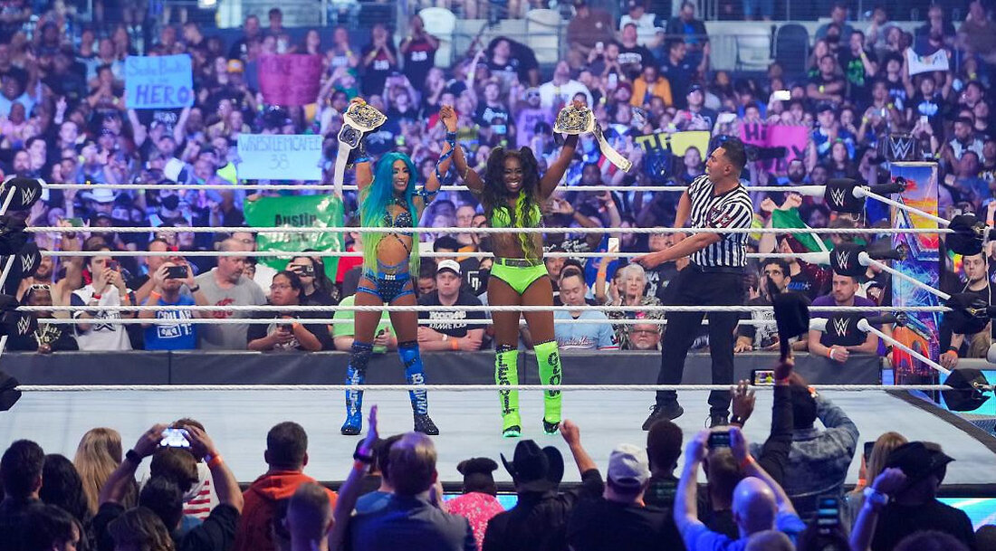 Sasha Banks und Naomi haben eine lange Geschichte, sowohl als Partner als auch als Rivalen, aber bei WrestleMania 38 in Dallas haben sie ein weiteres aufregendes Kapitel in ihrer Geschichte geschrieben, indem sie die WWE-Tag-Team-Meisterschaft der Frauen vor mehr als 80.000 Zuschauern im AT&T-Stadion gewonnen haben . Als ehemalige Weltmeister im Einzel bringen diese beiden populären Stars etwas Besonderes in den Ring, aber wenn sie zusammenkommen, scheint es, als würde wirklich Magie gemacht, was ihnen den Spitznamen einbrachte: „Boss and Glow“. Während der großen WWE-Show vor kurzem in der O2 Arena konnte M&F mit den WWE RAW-Tag-Team-Champions Randy Orton und …