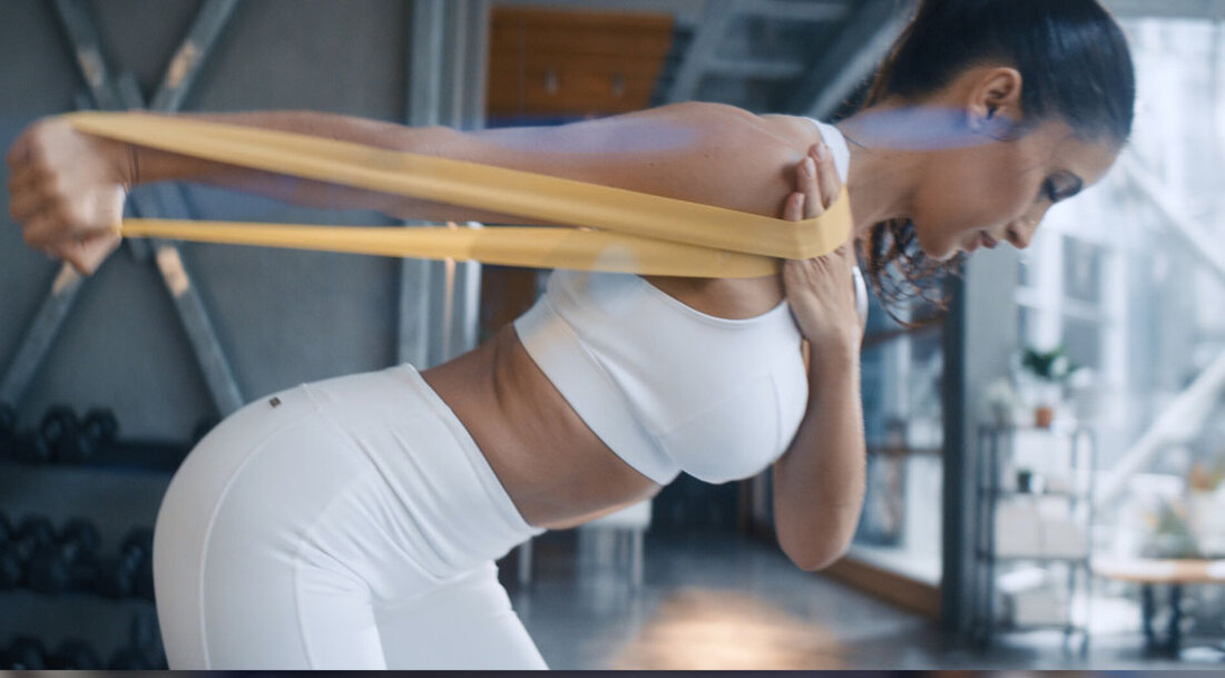 Bei einem bereits vollgepackten Zeitplan kann es unmöglich erscheinen, zusätzliche 20 Minuten für das Training einzuplanen. Schließlich verbringt man den größten Teil des Tages damit Konzentration auf zeitkritische Dinge wie Arbeit, Kinderpläne, Hausarbeit, Zubereitung von Mahlzeiten für Ihre Familie und so weiter. Wenn Sie jedoch die Bedürfnisse aller über Ihre eigenen stellen und keine Zeit für Selbstfürsorge haben, sowohl geistig als auch Die körperliche Gesundheit kann nachlassen. Gefühle von Angst, Depression und Erschöpfung schleichen sich ein und werden, bevor Sie es wissen, zur „Norm“. Die gute Nachricht ist, dass Sie weniger als eine halbe Stunde von Ihrem hektischen Zeitplan zurücknehmen, &hellip;