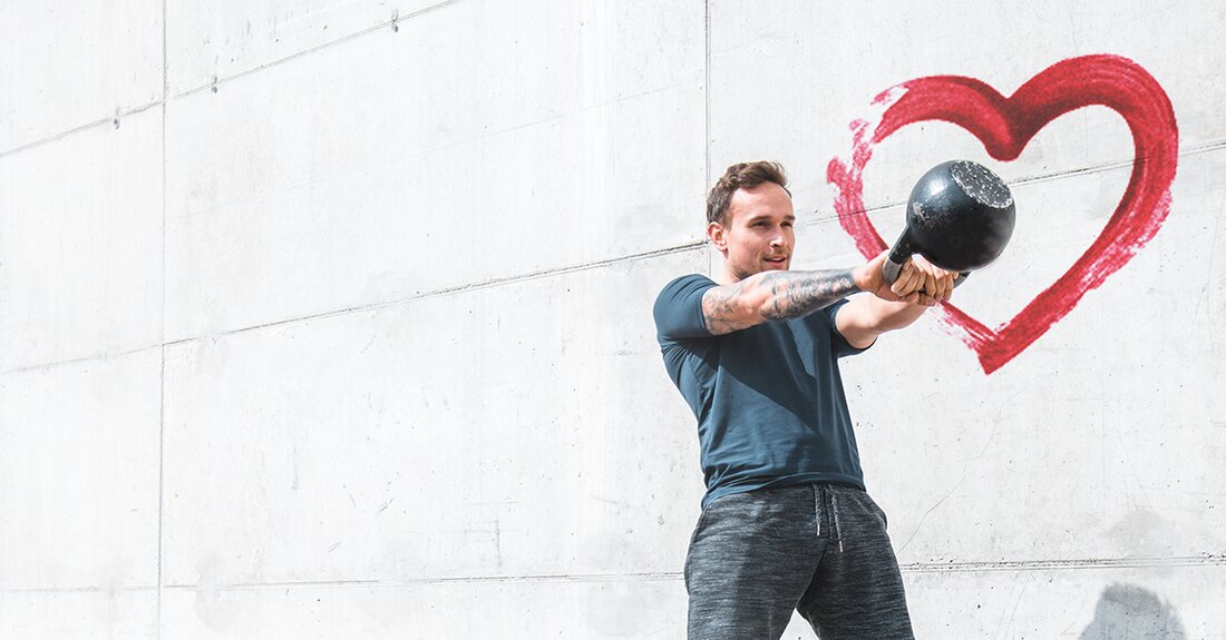 Sie wissen, dass Herzgesundheit wichtig ist, was bedeutet, dass Sie effektive Wege finden müssen, um Ihr Herz herauszufordern und gleichzeitig Spaß zu haben. Hier sind 8 Gruppenfitnesskurse (oder Typen von Workouts) soll 2020 eine Erklärung abgeben: Rebounding. Auf einem Trampolin zu hüpfen macht jede Menge Spaß, und ein Training mit der Mini-Version dieser Grundnahrungsmittel für Kinder feiert ein Comeback. Die Vorteile des Springens sind weitreichend, da das Zurückprallen die Kernmuskulatur und den Unterkörper beeinflusst, die Knochengesundheit unterstützt und positive Auswirkungen auf das Gleichgewicht, die Koordination, das Lymphsystem und die Gesundheit des Beckenbodens haben kann. Und als ob diese Vorteile nicht …