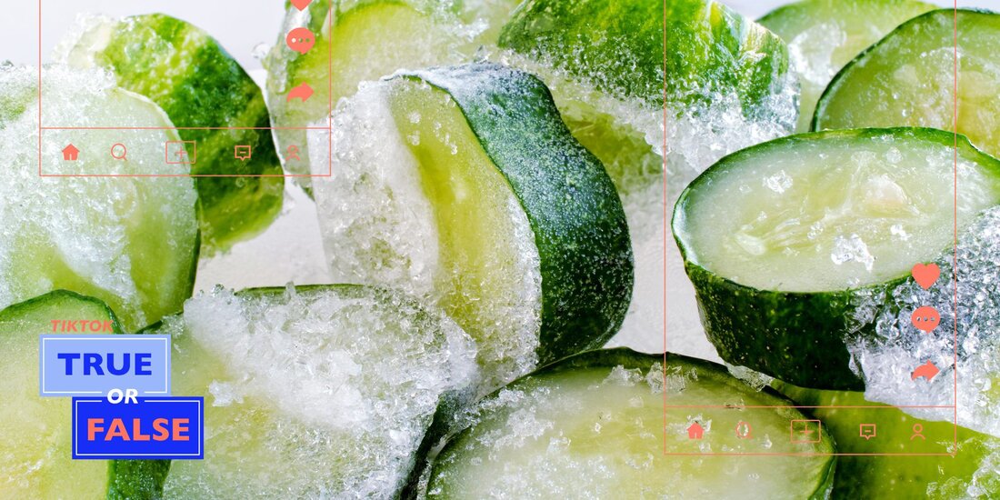 In diesem Artikel Alle ansehen In diesem Artikel Was ist der Hautpflege-Hack mit gefrorener Gurke? Funktioniert das Massieren einer gefrorenen Gurke im Gesicht für eine bessere Haut? Ist das Massieren einer gefrorenen Gurke im Gesicht sicher? Das Massieren einer gefrorenen Gurke im Gesicht verbessert die Haut: Richtig oder falsch?
