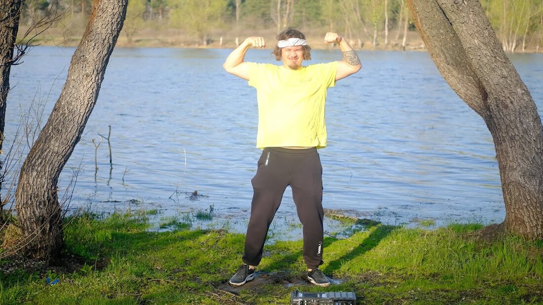 Workout-Musikalbum Takes&Brakes Vol.1 von LemoDj für Intervalltraining Apple Music: Spotify: YT Music: Wenn es dir gefällt, abonniere bitte: Dieses Album ist zum Sport treiben. Die ersten beiden Tracks dienen zum Aufwärmen und Dehnen, der Rest dient den Hauptübungen. Die Haupttracks enthalten einen aktiven 30-Sekunden-Abschnitt zum Trainieren, gefolgt von ruhigen 15 Sekunden zum Ausruhen. Die Tracks Nummer 3, 4 und 5 bestehen aus 6 aktiven Takes und 6 Breaks. Track Nummer 6 hat zehn aktive Takes und 10 Breaks. Du kannst es schaffen! . Auf Youtube ansehen