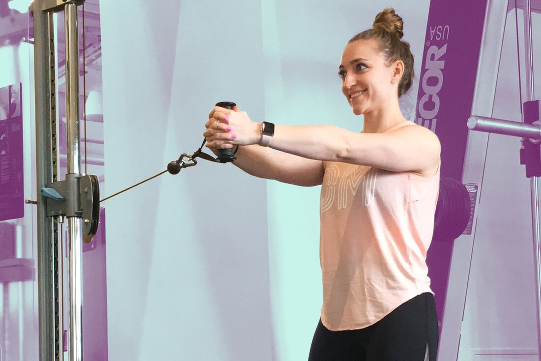 In diesem Artikel Alle ansehen In diesem Artikel Wie man eine Pallof-Presse macht Die wichtigsten Vorteile von Pallof Press-Übungen Pallof Press Muskeln gearbeitet Pallof Press Übungsvariationen Häufige Fehler in der Pallof-Presse So fügen Sie die Pallof Press-Übung zu Ihrer Routine hinzu