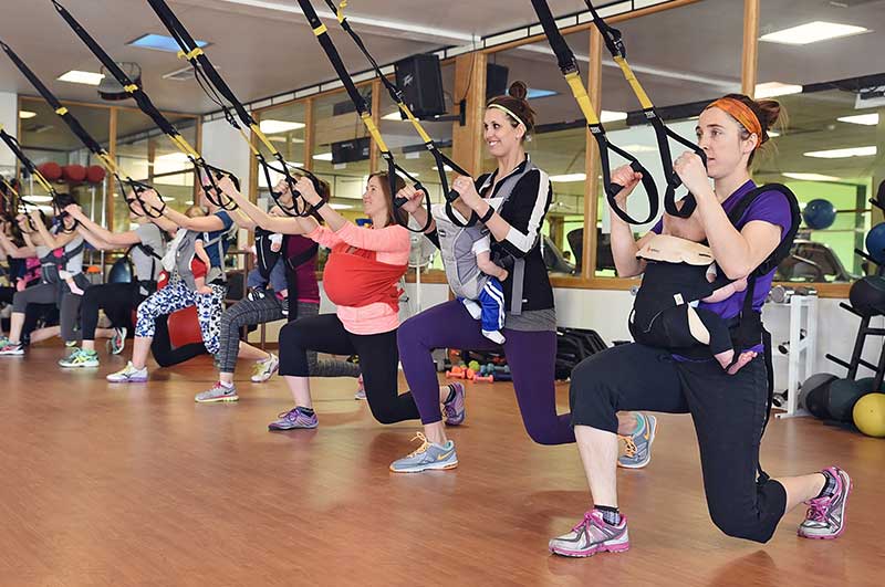 TRX Baby-assistierter Ausfallschritt
