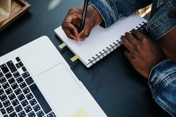 7 Möglichkeiten, Ihre Coaching-Dienstleistungen anzubieten: Was ist besser?