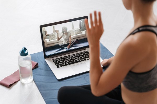 Wie Gesundheitstrainer häufige Wellness-bezogene Themen ansprechen können, die während der Pandemie auftauchen