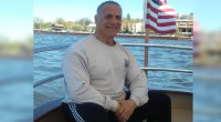 Bodybuilder und Polizist Joe Palumbo auf einem Boot