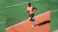 Brian Mazza läuft auf einem Leichtathletikfeld