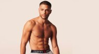 Schauspieler und Model Isha Blaaker trägt Tommy Hilfiger Boxershorts