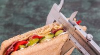 Messen eines Sandwichs mit einem Messschieber