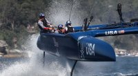 SailGP-Skipper Jimmy Spithill nutzt seine Kraft und sein HIIT-Training, um einen F50-Katamaran in einem Rennen zu steuern
