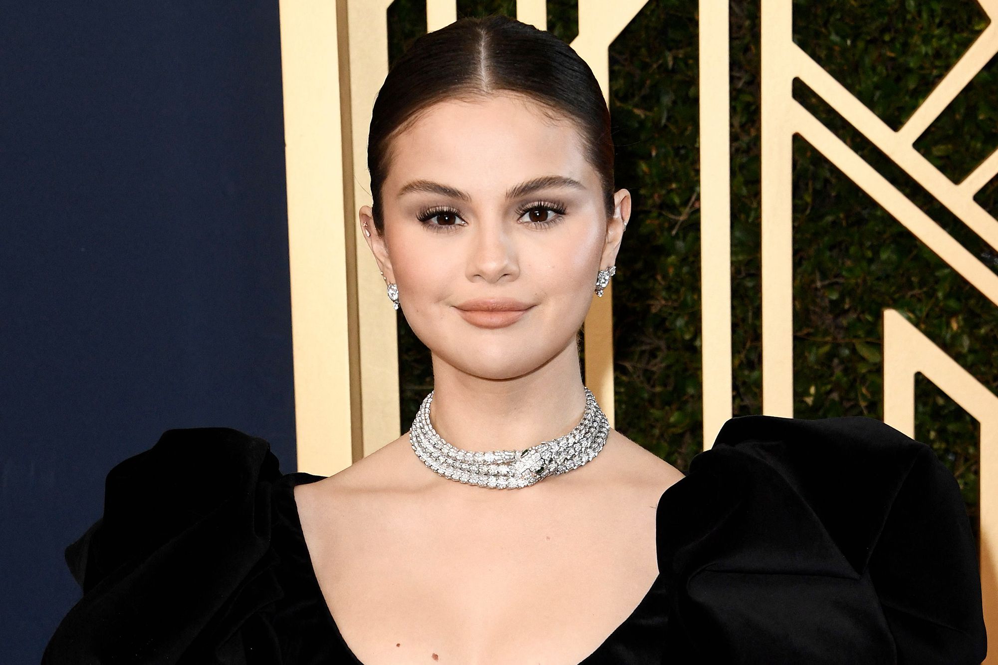 Selena Gomez hat gerade die Körpercreme verwendet, die Hilary Duff und Hailey Bieber auch lieben