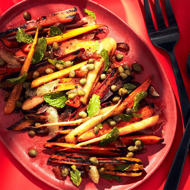 Geröstete Karotten mit Datteln, Limette und gewürzter Butter