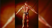 Bodybuilder Dorian Yates muskulöser Rücken und Weihnachtsbaum-Pose
