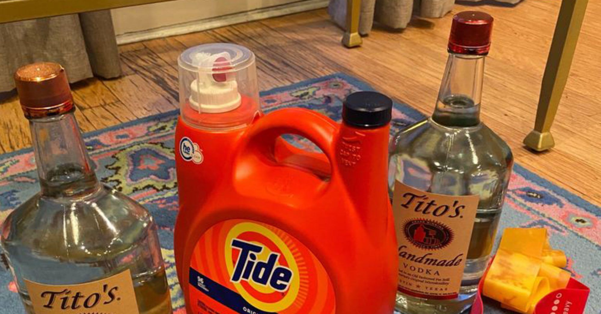 Diese Trainer zeigen, wie man Haushaltsgegenstände für ein ernsthaftes Training verwendet