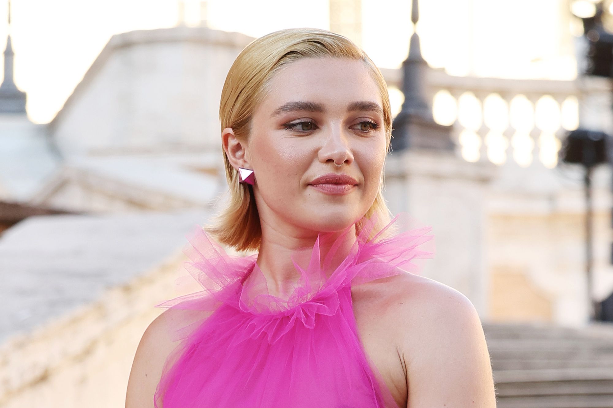 Florence Pugh hat gerade Body-Shamer abgeschaltet, die hinter ihr her waren, weil sie ein durchsichtiges Kleid trug