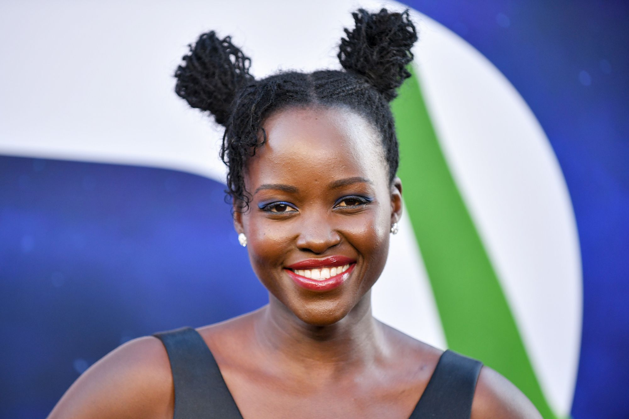 Lupita Nyong’o verbrachte ihren Sommer mit Wandern, Radfahren, Schwimmen und Sport im Freien