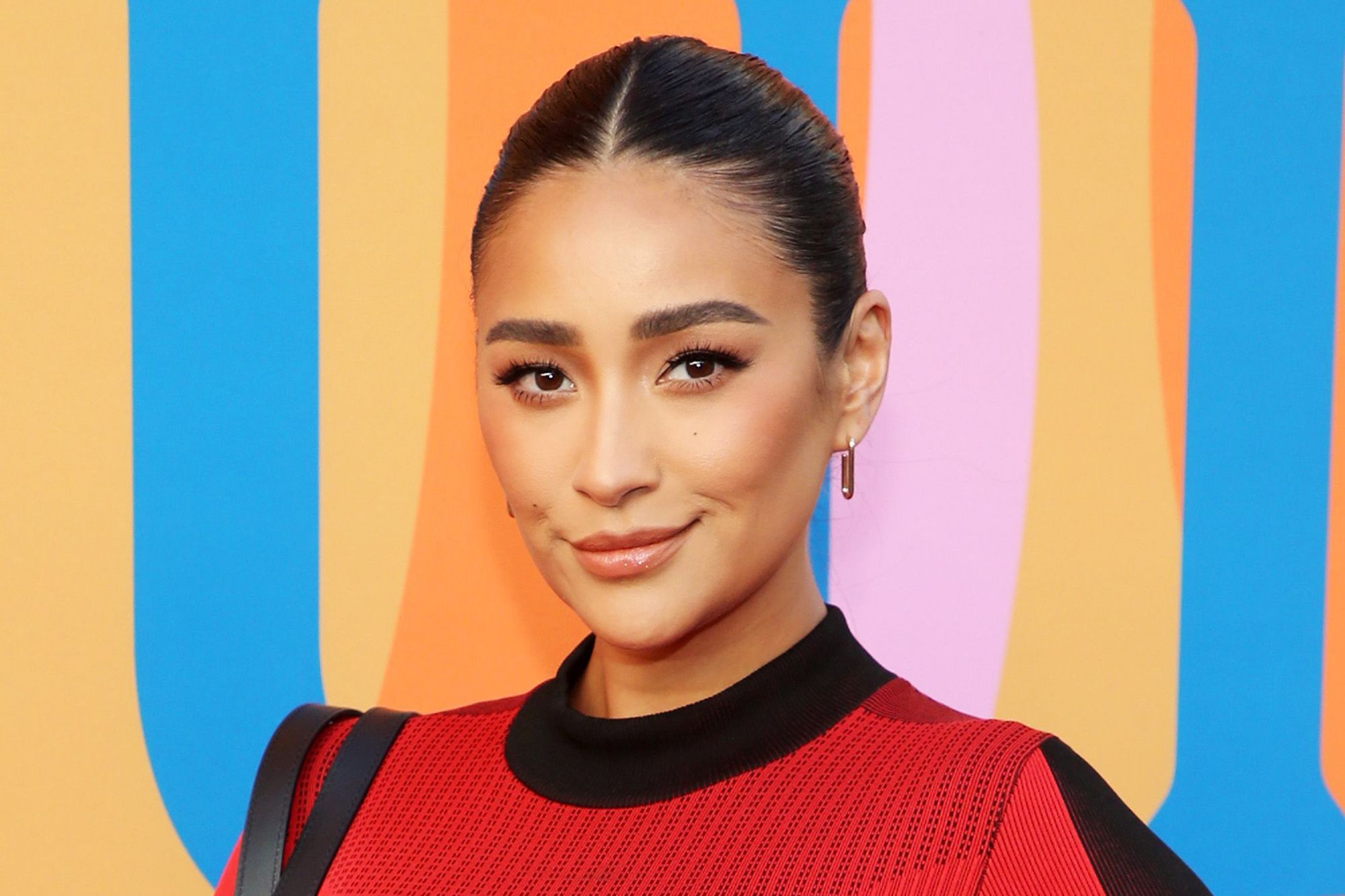 Probieren Sie Shay Mitchells 3-Move Lower Body Finisher aus, mit freundlicher Genehmigung ihres Trainers