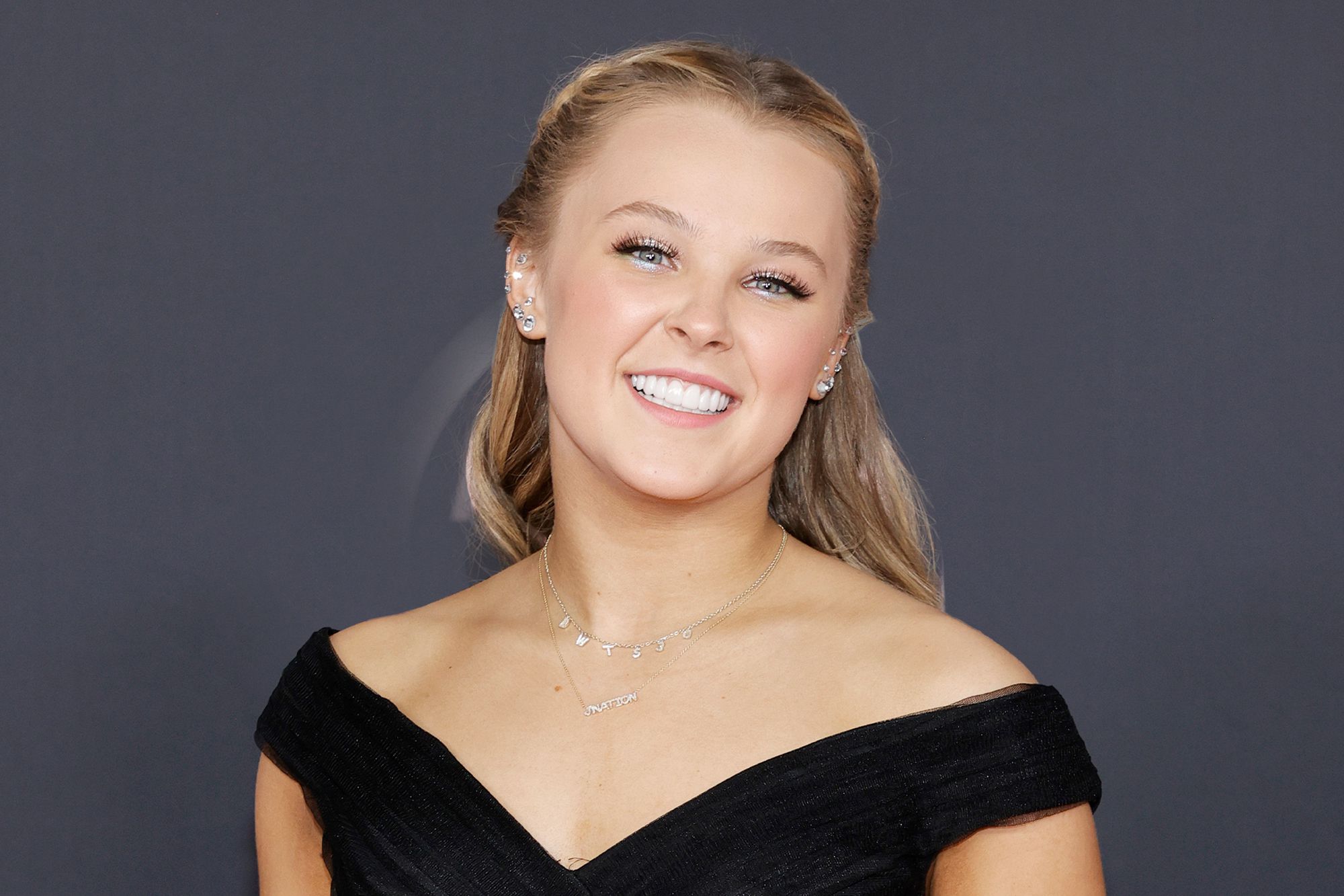 Sehen Sie sich JoJo Siwa Do Lizzos viralen „2 Be Loved“-Tanz auf TikTok an