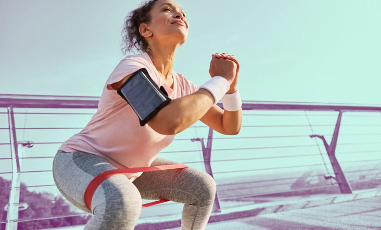 Diese Widerstandsband-Kniebeugen stärken Ihren Hintern ohne Gewichte