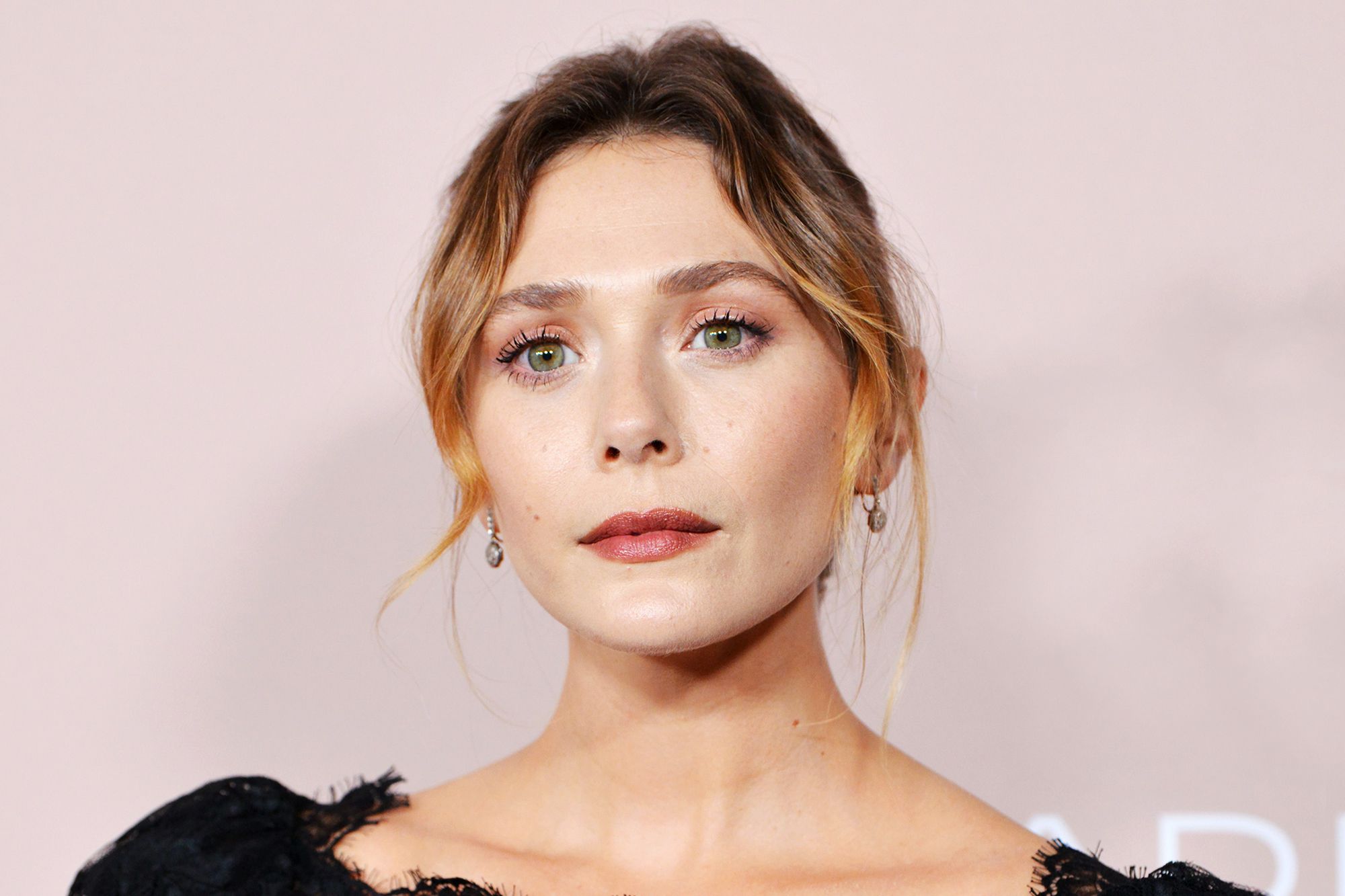 Wie Elizabeth Olsen in ihren 20ern mit häufigen Panikattacken fertig wurde
