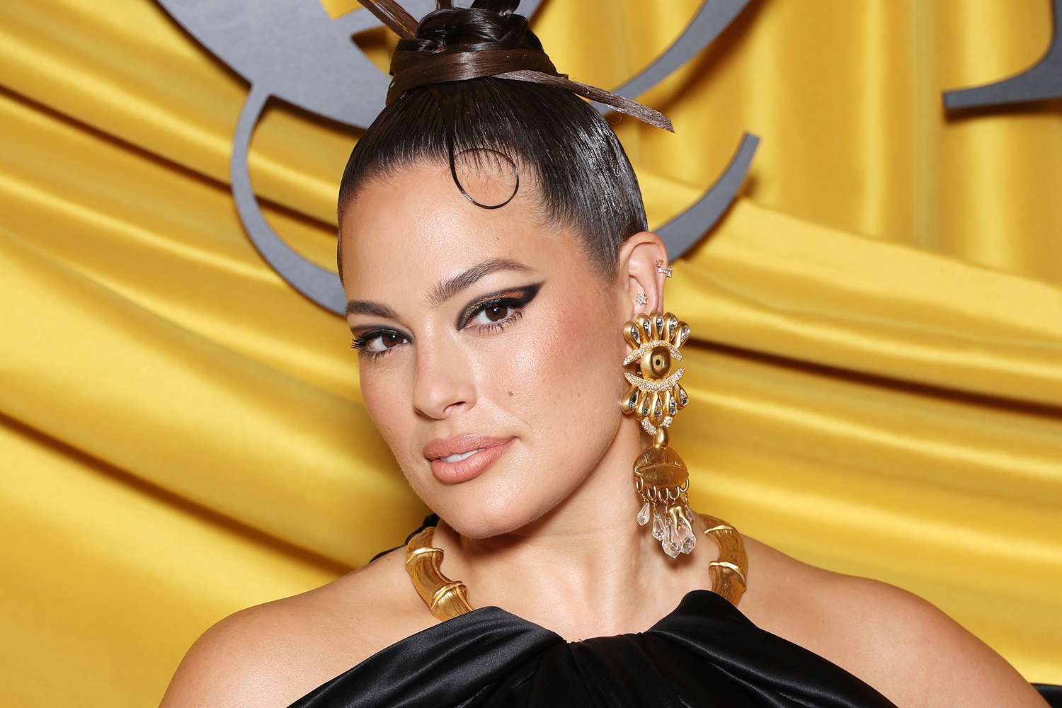 Ashley Graham gibt den Fans ein Update zu ihrem postpartalen Haarausfall