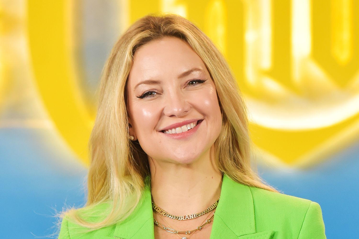Kate Hudson über Pole Dance, Cold Plunging und das eine Schönheitsprodukt, das immer in ihrer Tasche ist