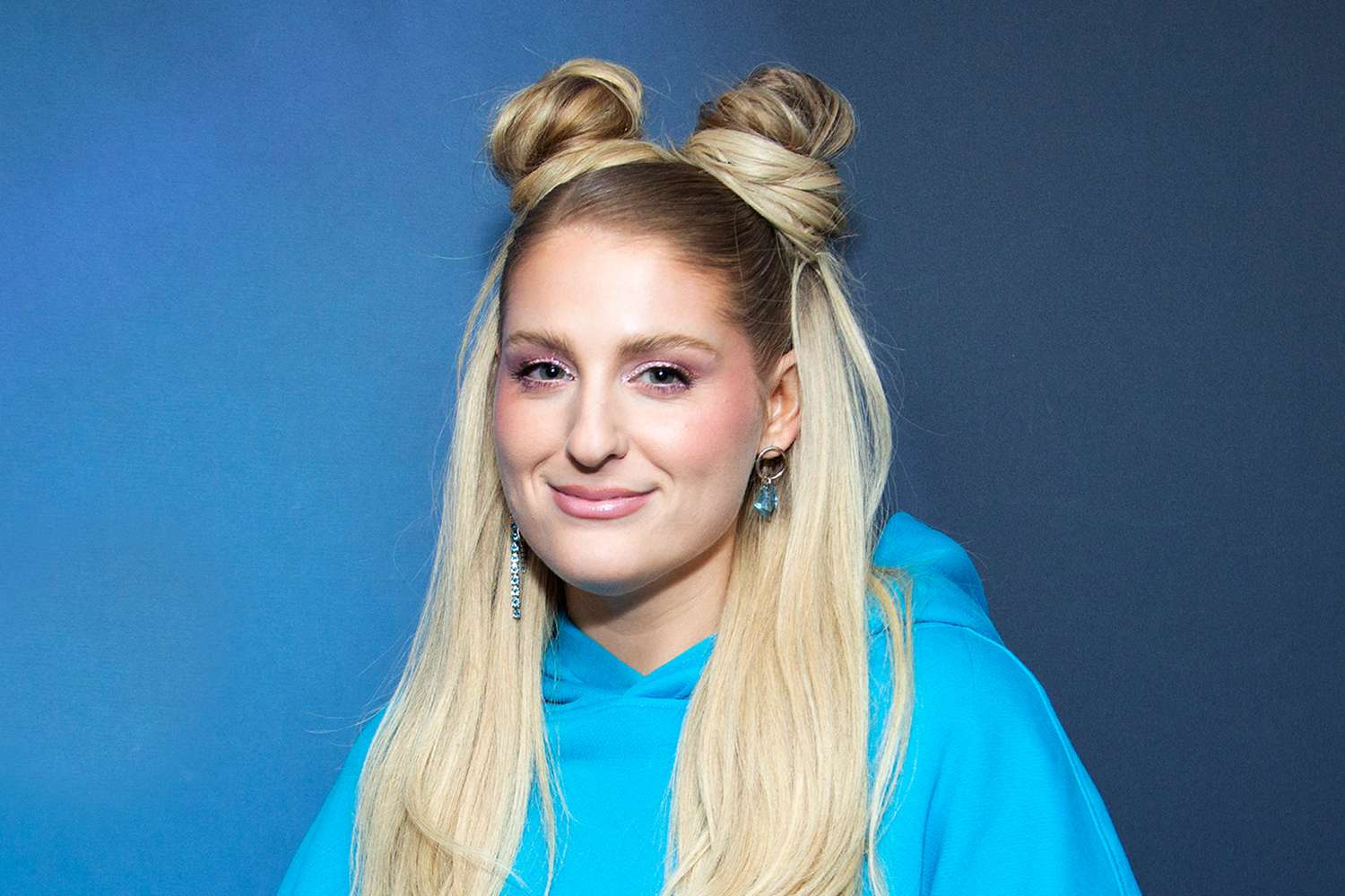 Meghan Trainor hat offen darüber gesprochen, dass sie nach der Geburt mit ihrem Körperbild zu kämpfen hat