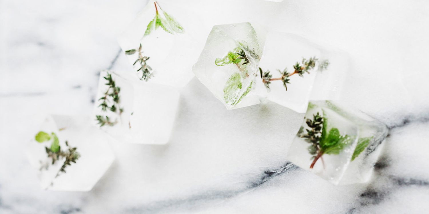 Die Verwendung von Thymian-Eiswürfeln gegen Akne ist der neueste TikTok-Hack, aber Experten sind nicht überzeugt