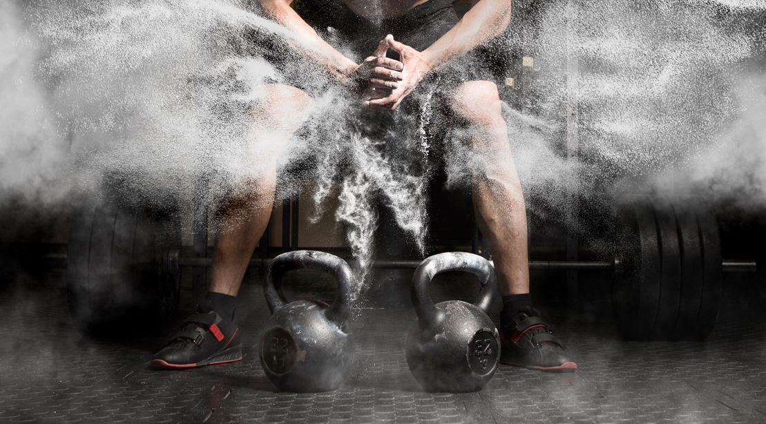 Warum der doppelte Kettlebell Swing in Ihr Training aufgenommen werden sollte