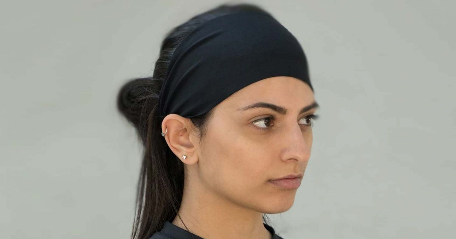 Dieses Fitness-Stirnband ist das Einzige, was mein lockiges Haar während des Trainings in Schach hält