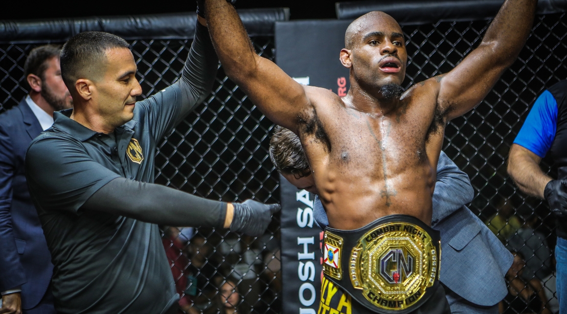 Dem Schreibtisch trotzen: Der Fitnessansatz eines MMA-Kämpfers in einem 9-5-Job